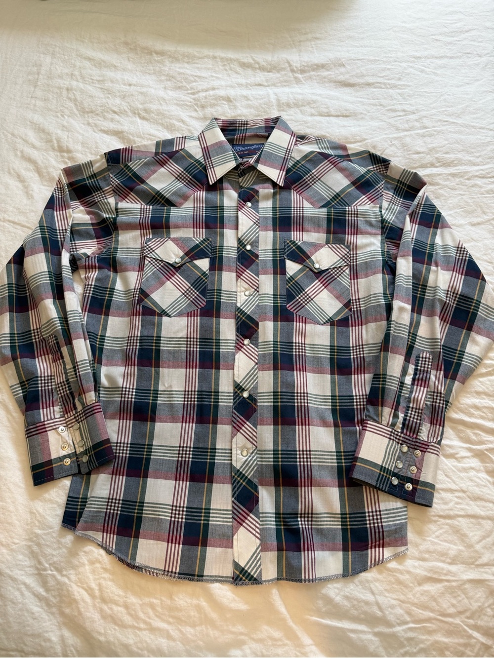 Men's Wrangler Plaid Button-Up Shirt - Classic Western Style